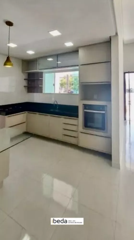 Casa de Condomínio à venda com 3 quartos, 200m² - Foto 1