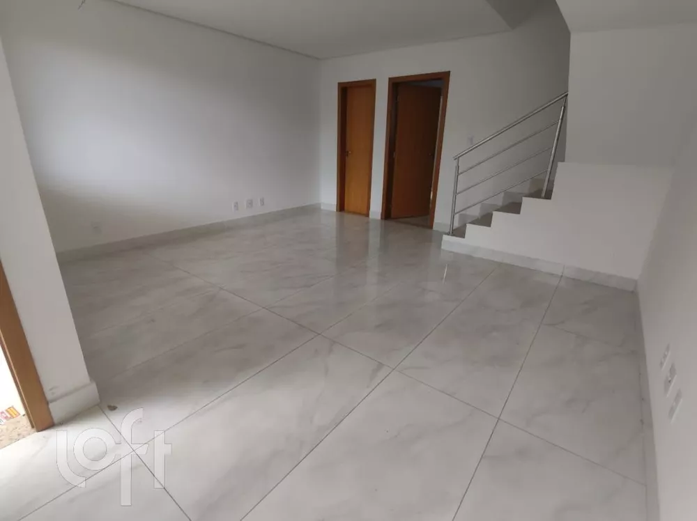 Casa à venda com 3 quartos, 102m² - Foto 1