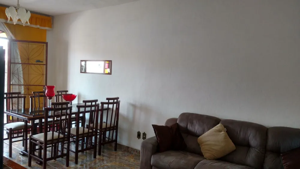 Casa, 3 quartos, 219 m² - Foto 1