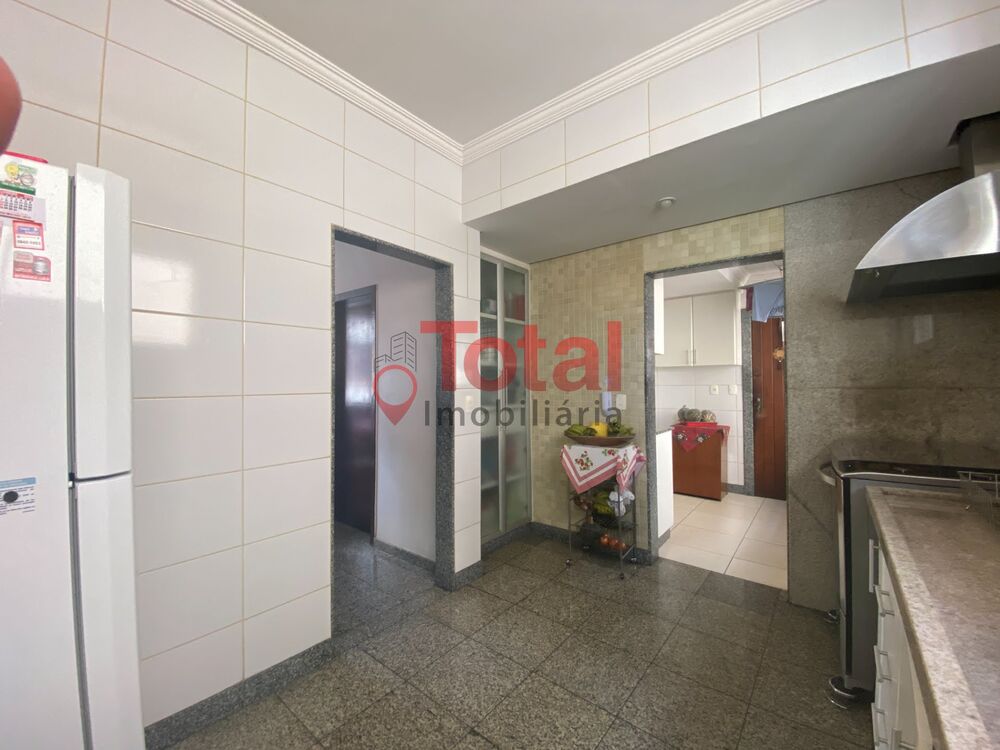 Apartamento à venda com 3 quartos, 149m² - Foto 2