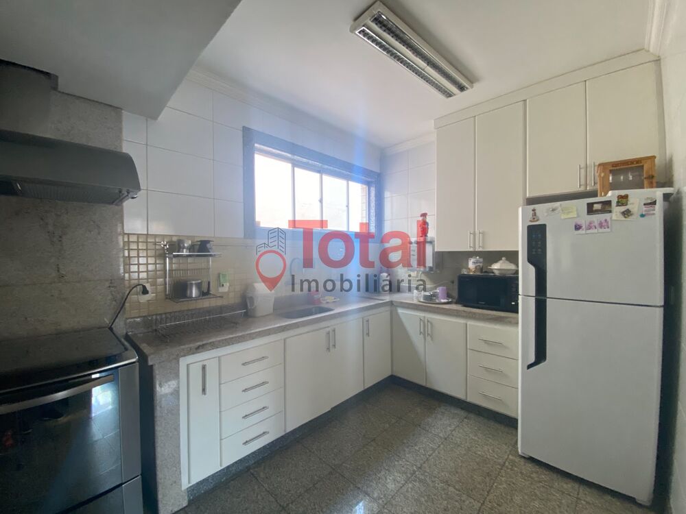 Apartamento à venda com 3 quartos, 149m² - Foto 4