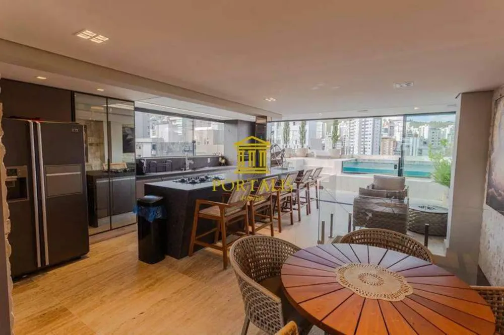 Cobertura, 3 quartos, 210 m² - Foto 3