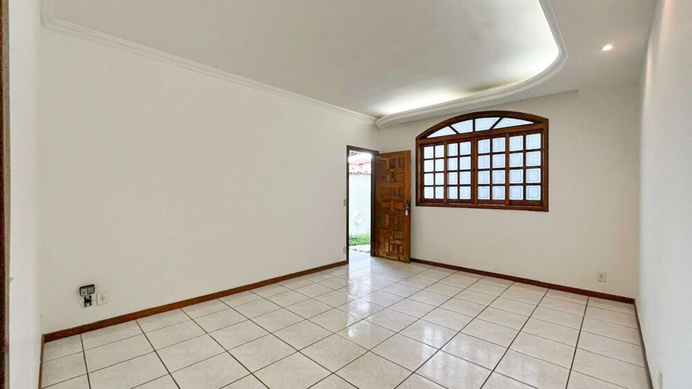 Casa à venda com 3 quartos, 112m² - Foto 1