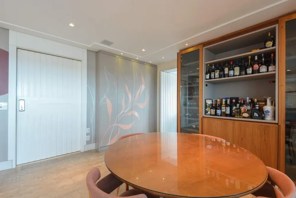 Apartamento, 3 quartos, 205 m² - Foto 1