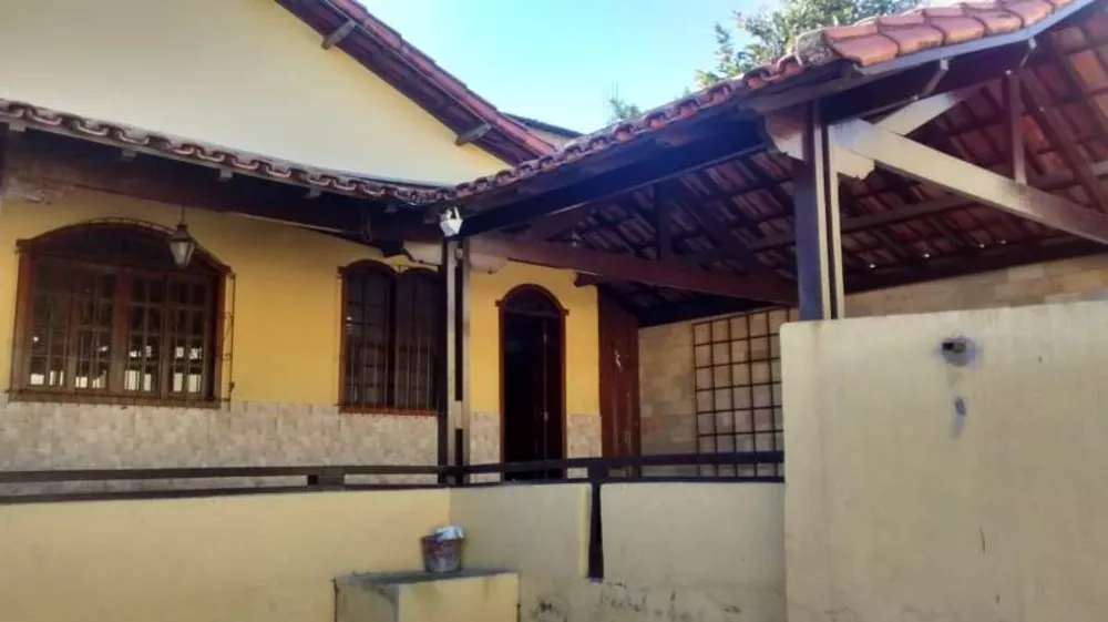 Casa à venda com 4 quartos, 150m² - Foto 1