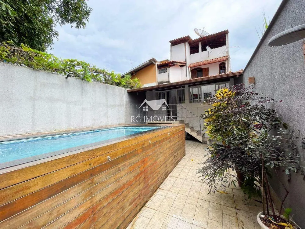 Casa, 3 quartos, 243 m² - Foto 1