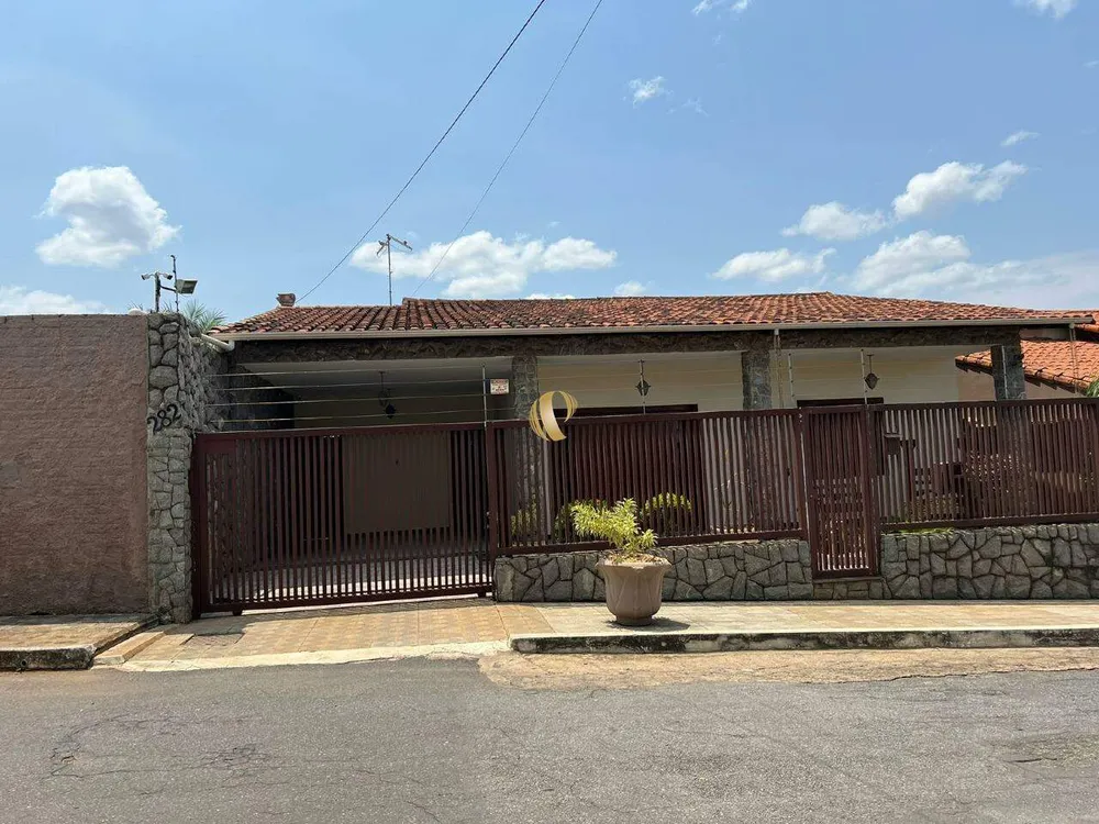 Casa, 4 quartos, 217 m² - Foto 2