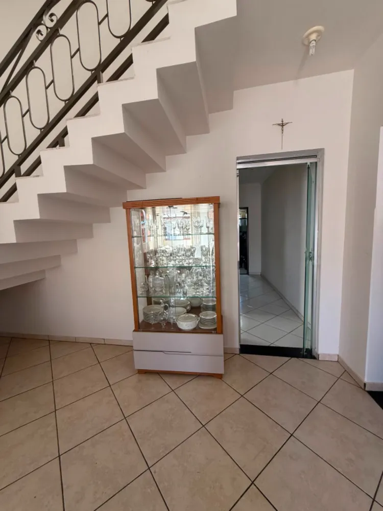 Casa, 3 quartos, 215 m² - Foto 2