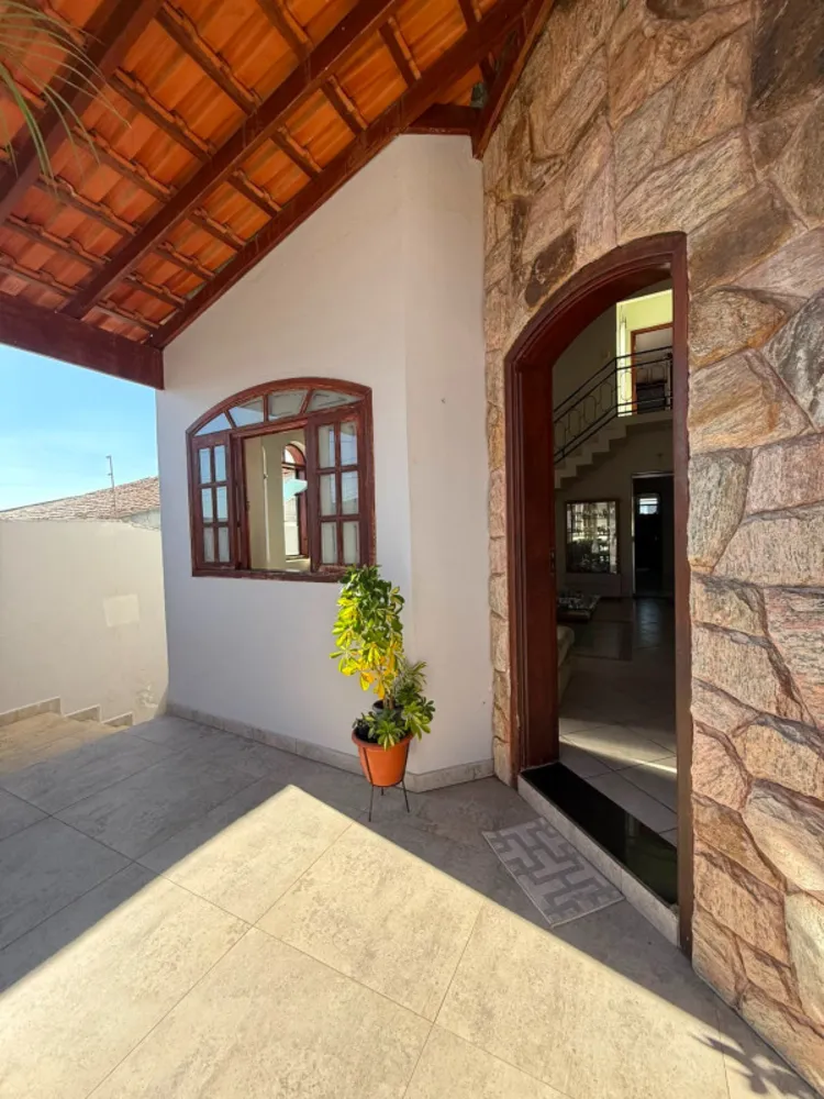 Casa, 3 quartos, 215 m² - Foto 1