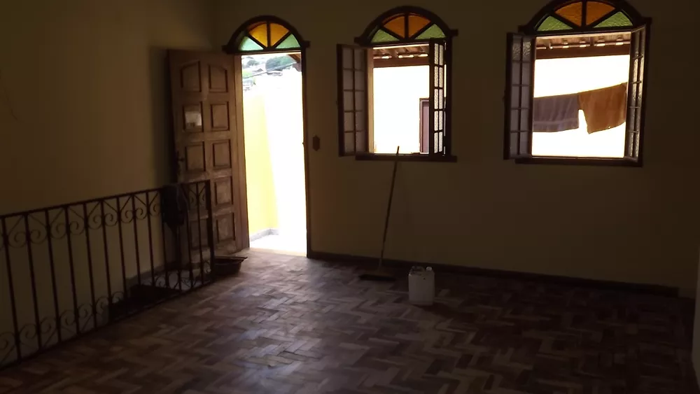 Casa à venda com 3 quartos, 130m² - Foto 1