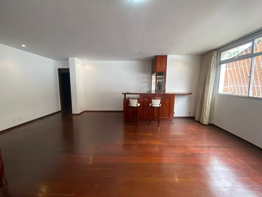 Apartamento à venda com 4 quartos, 231m² - Foto 2