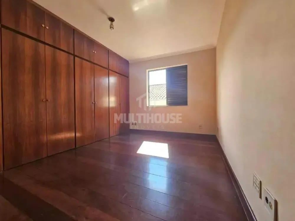 Casa, 5 quartos, 330 m² - Foto 4
