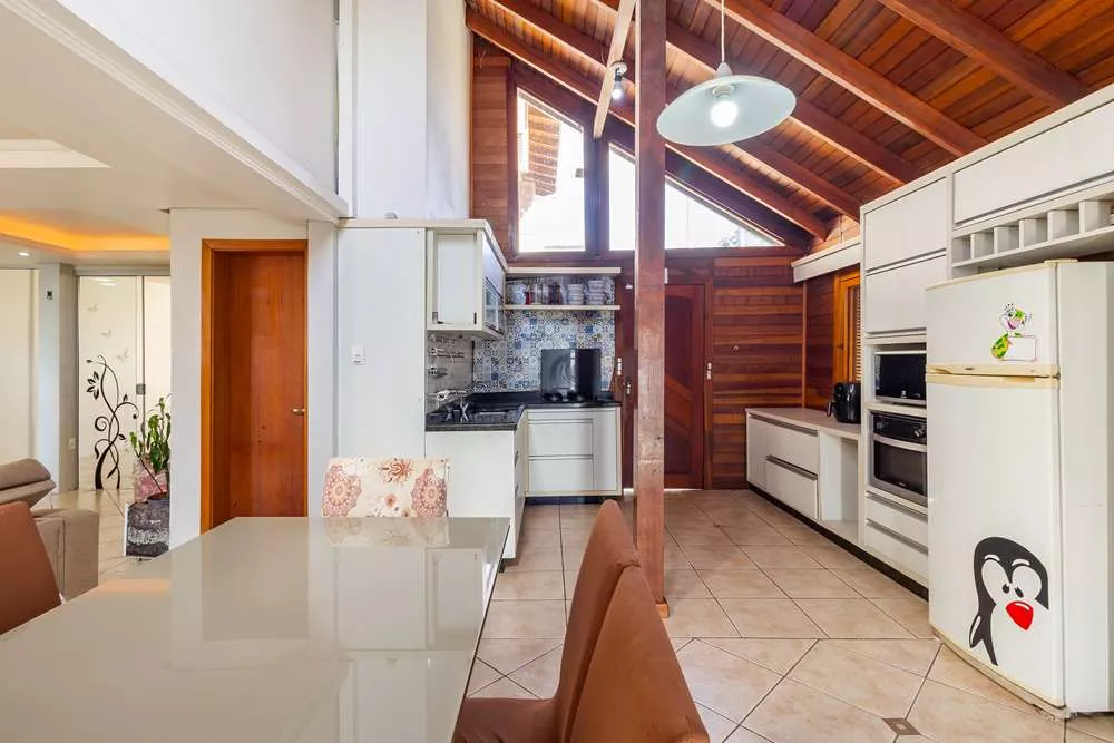 Casa à venda com 4 quartos, 244m² - Foto 11