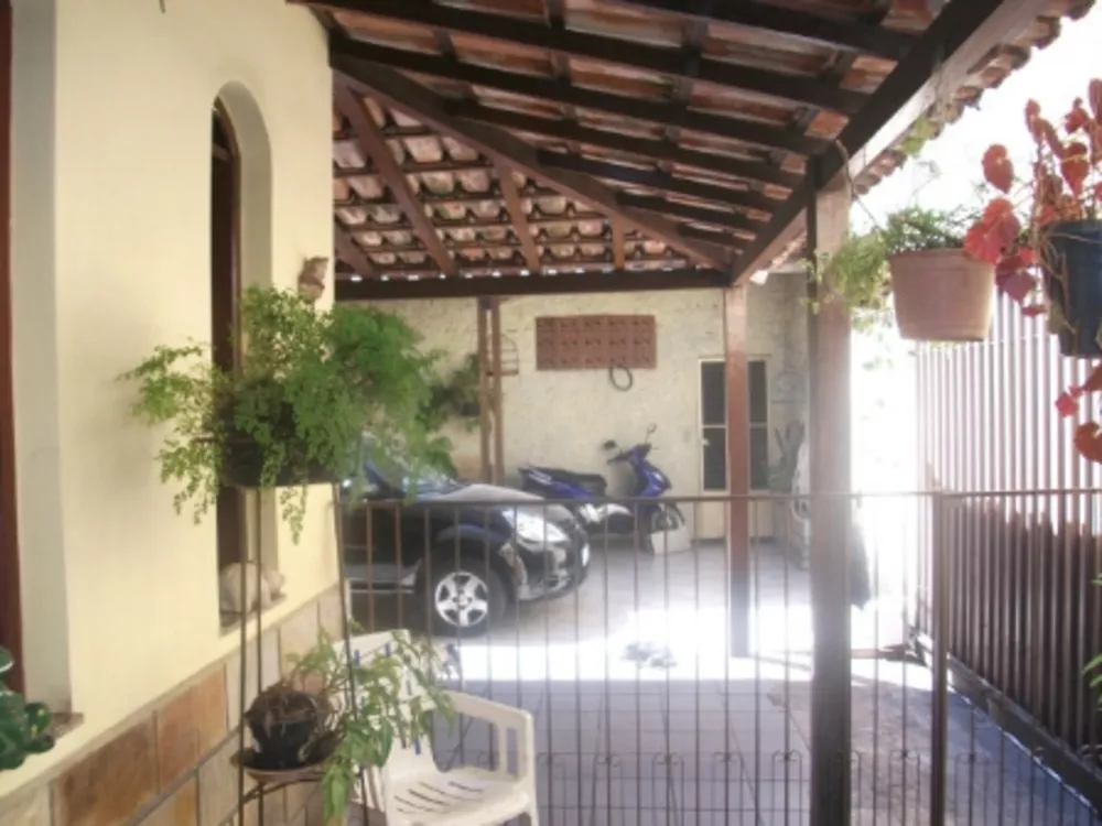 Casa à venda com 3 quartos, 300m² - Foto 1