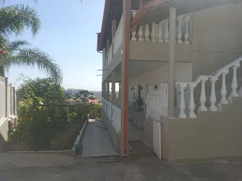 Casa à venda com 4 quartos, 220m² - Foto 2