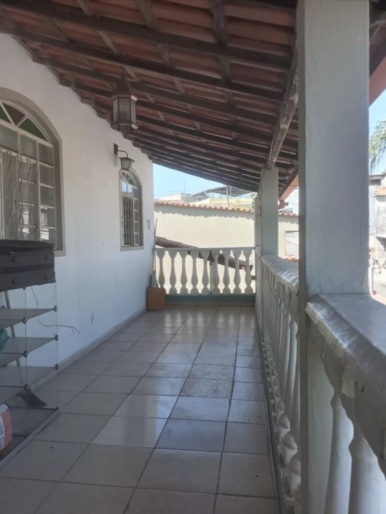 Casa à venda com 4 quartos, 220m² - Foto 10