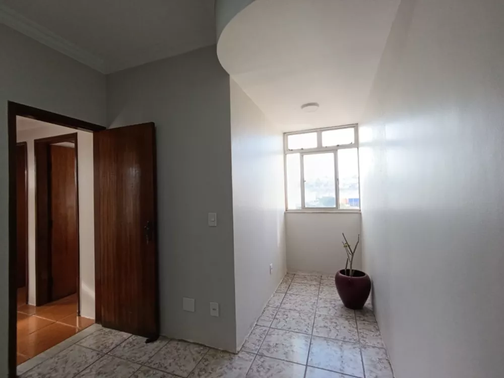 Apartamento à venda com 3 quartos, 75m² - Foto 2