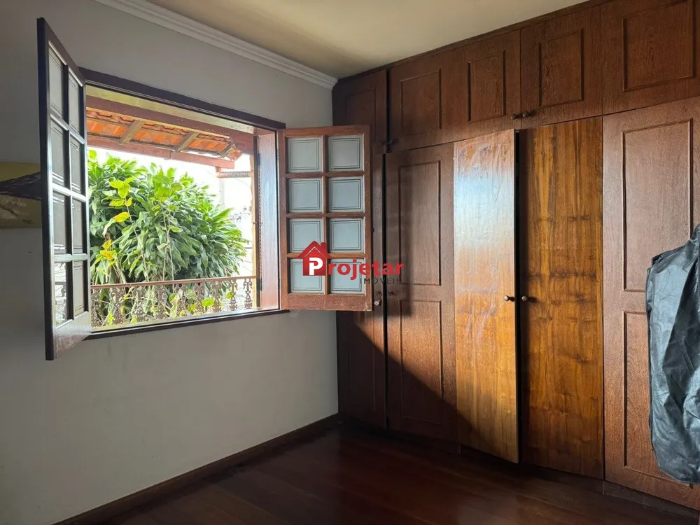 Casa, 4 quartos, 188 m² - Foto 1