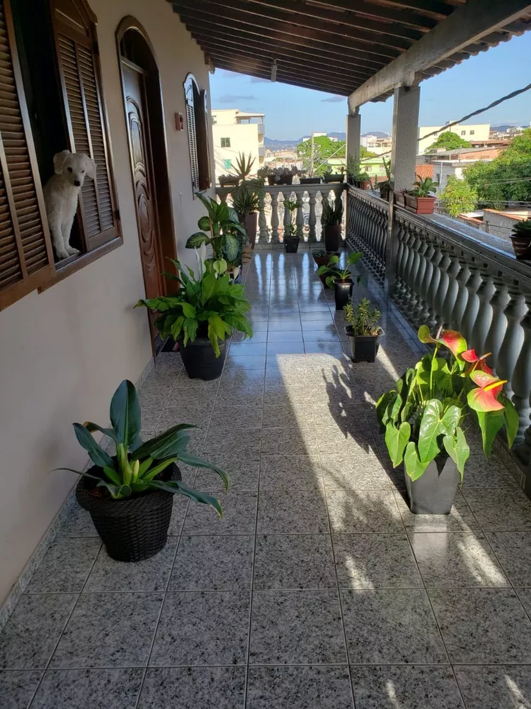 Casa à venda com 3 quartos, 400m² - Foto 2