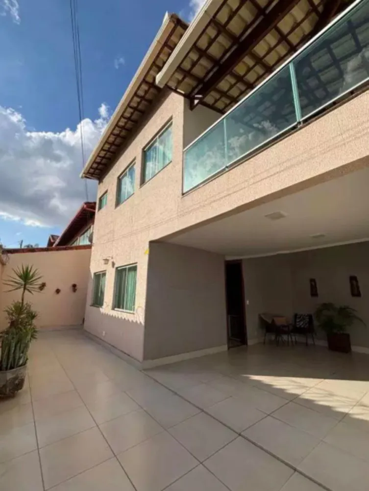 Casa, 3 quartos, 249 m² - Foto 1