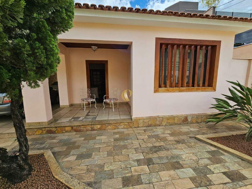 Casa à venda com 5 quartos, 266m² - Foto 2