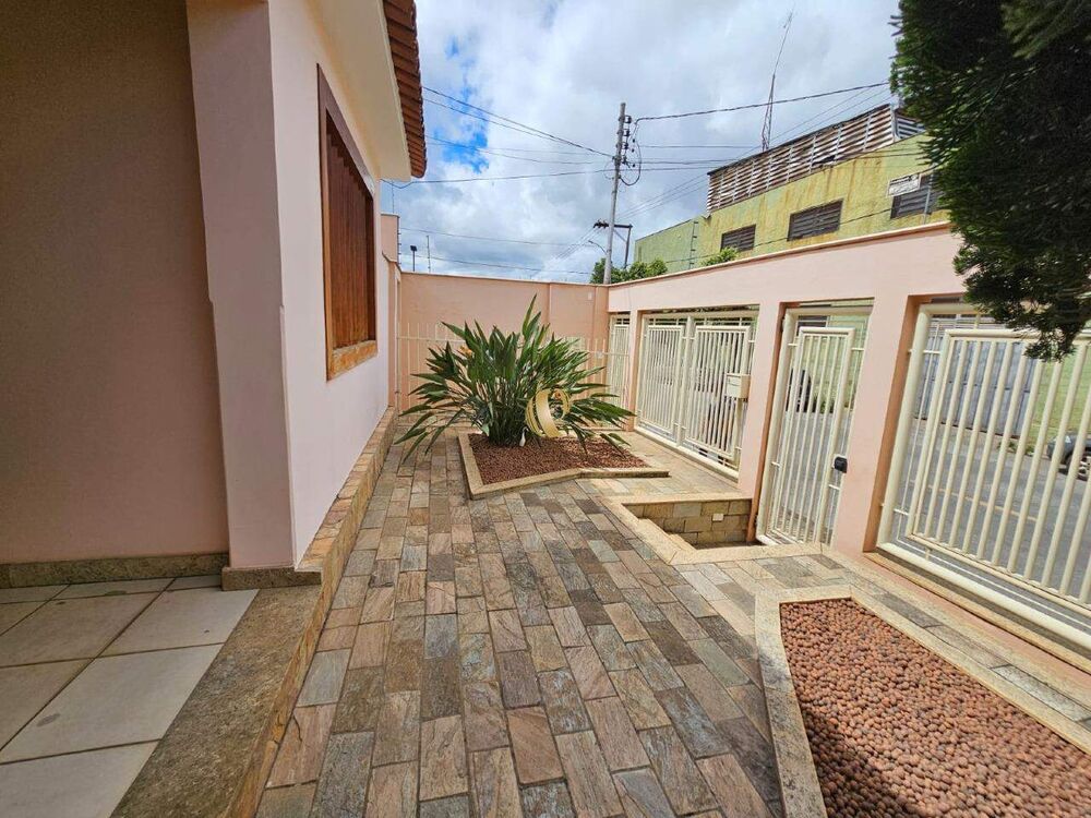 Casa à venda com 5 quartos, 266m² - Foto 4