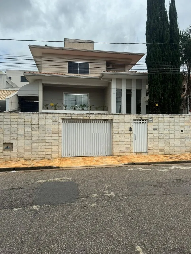 Casa, 3 quartos, 286 m² - Foto 1