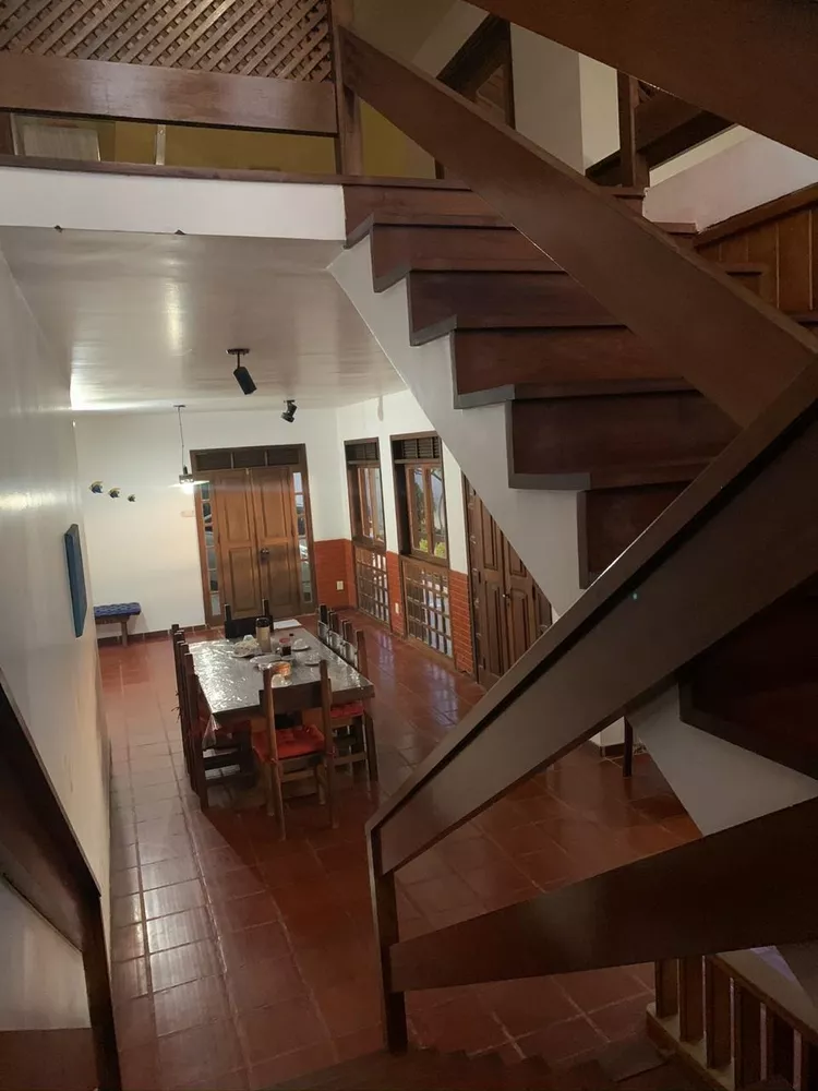 Casa à venda com 6 quartos, 500m² - Foto 2