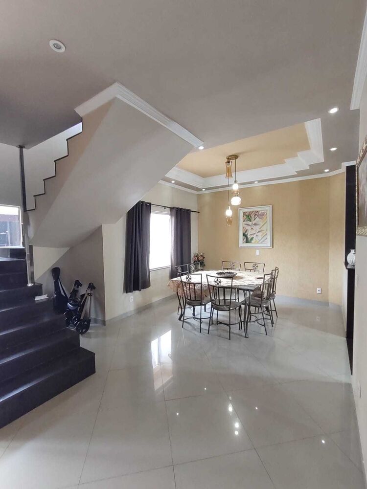 Casa à venda com 3 quartos, 270m² - Foto 1