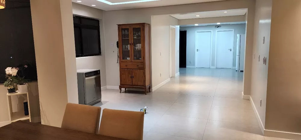 Apartamento à venda com 3 quartos, 178m² - Foto 3