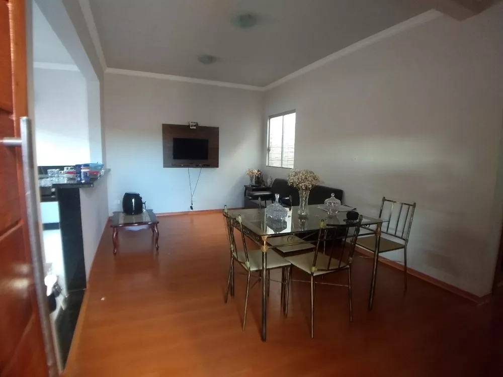 Casa à venda com 3 quartos, 180m² - Foto 4