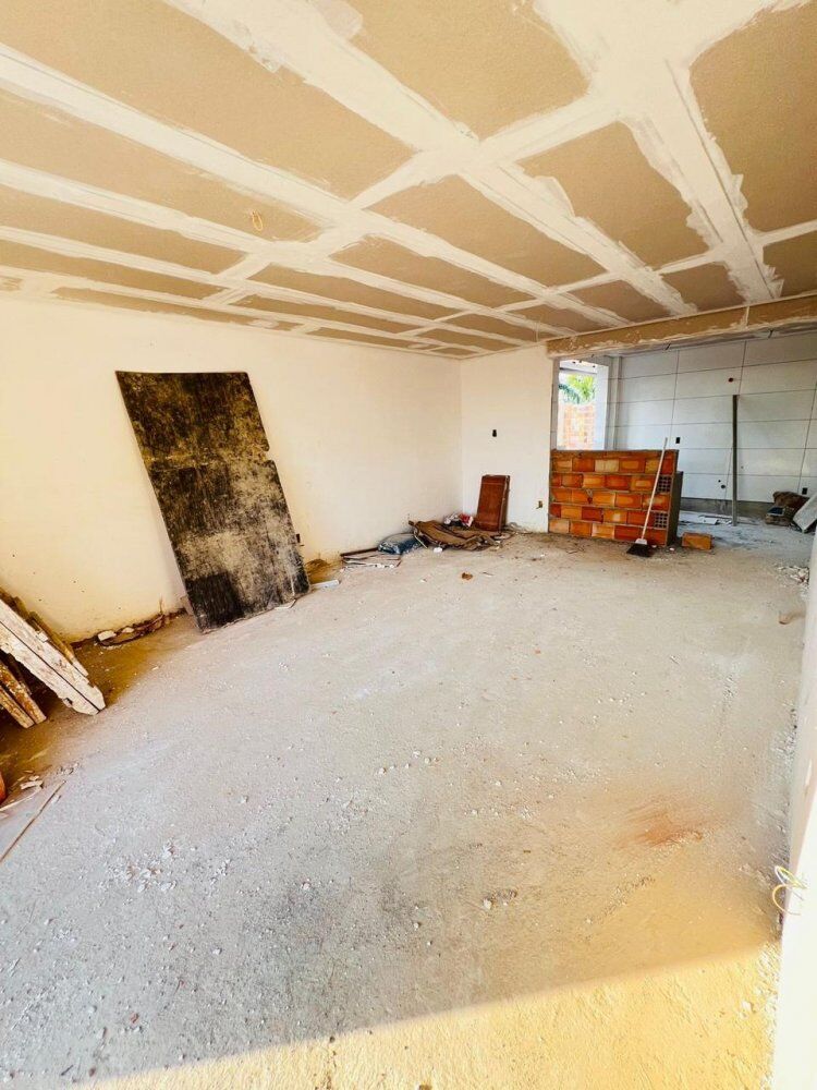 Casa à venda com 3 quartos, 90m² - Foto 2