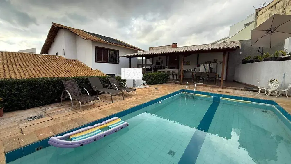 Casa, 4 quartos, 290 m² - Foto 1