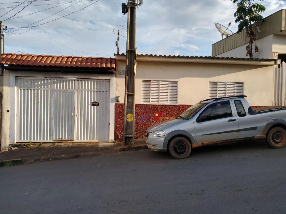 Casa à venda com 4 quartos, 300m² - Foto 1