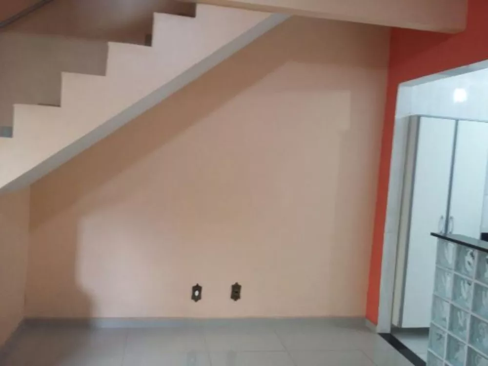 Casa à venda com 3 quartos, 66m² - Foto 4