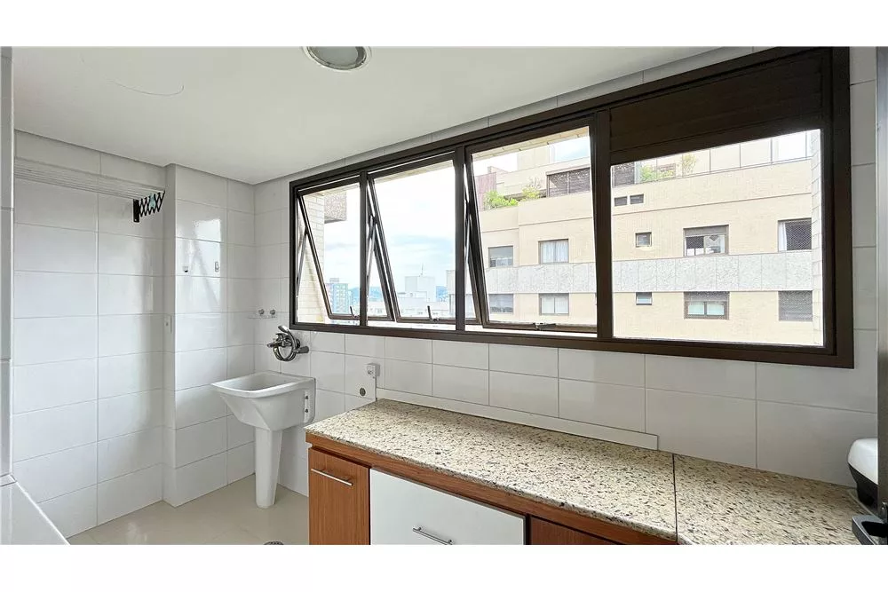 Apartamento à venda com 3 quartos, 143m² - Foto 19