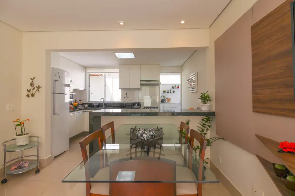 Apartamento à venda com 2 quartos, 60m² - Foto 1