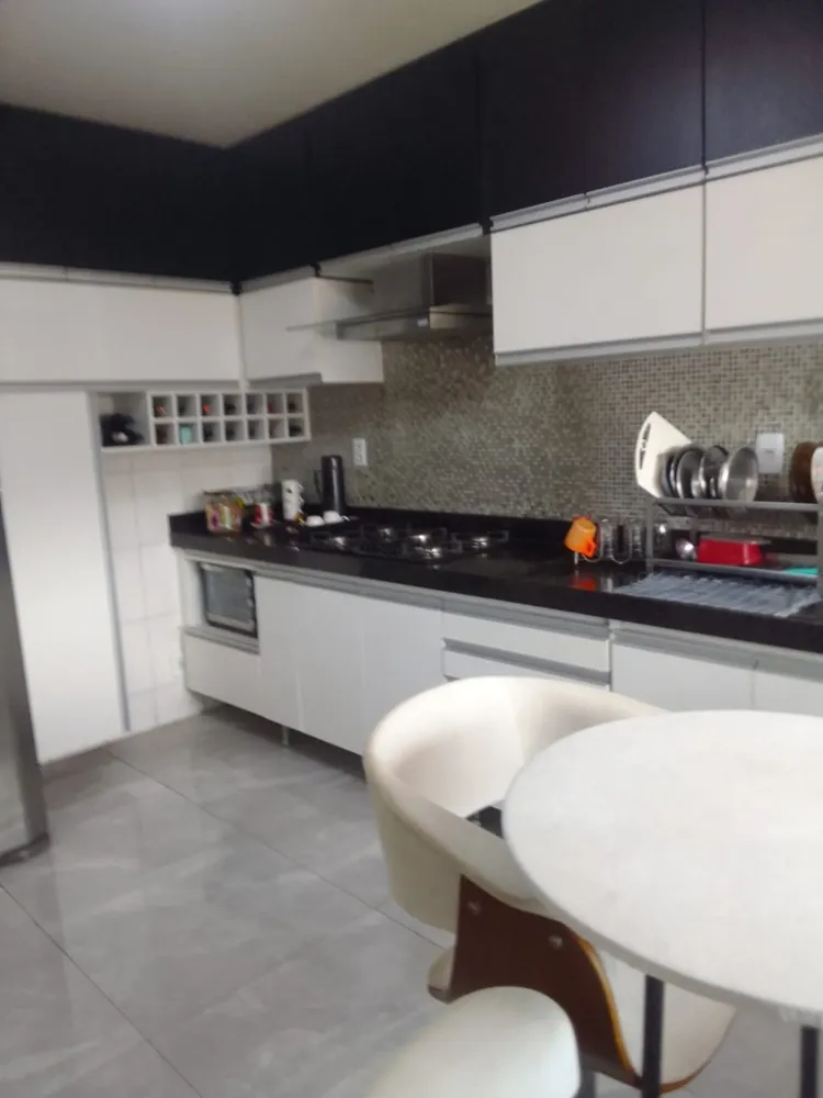 Casa, 3 quartos, 325 m² - Foto 1