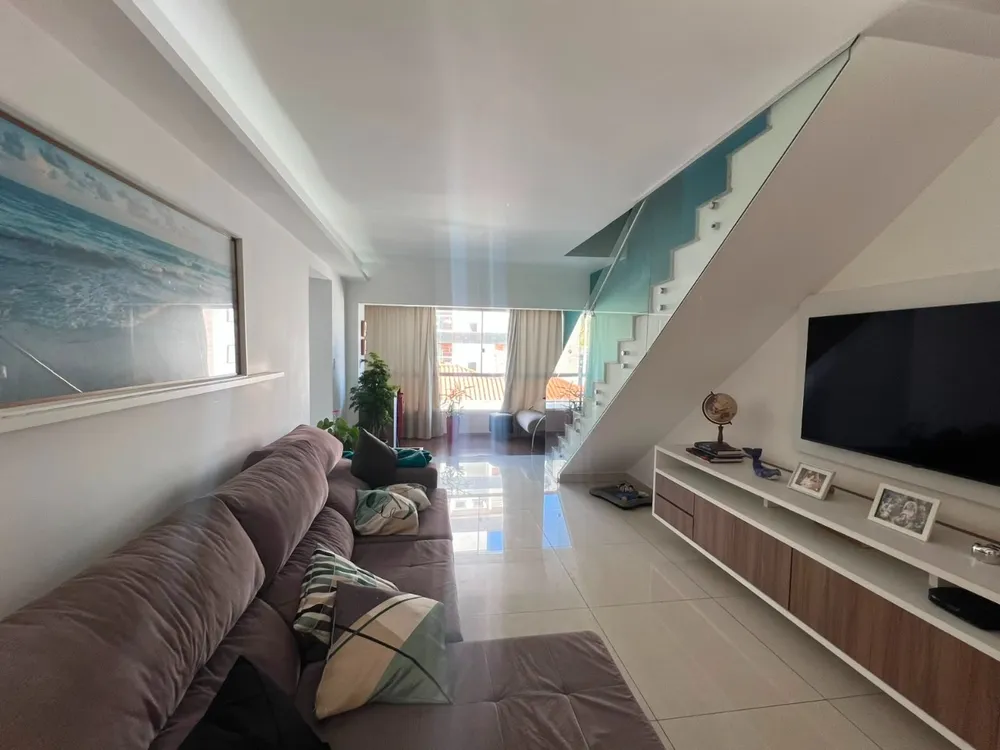 Cobertura, 3 quartos, 210 m² - Foto 2