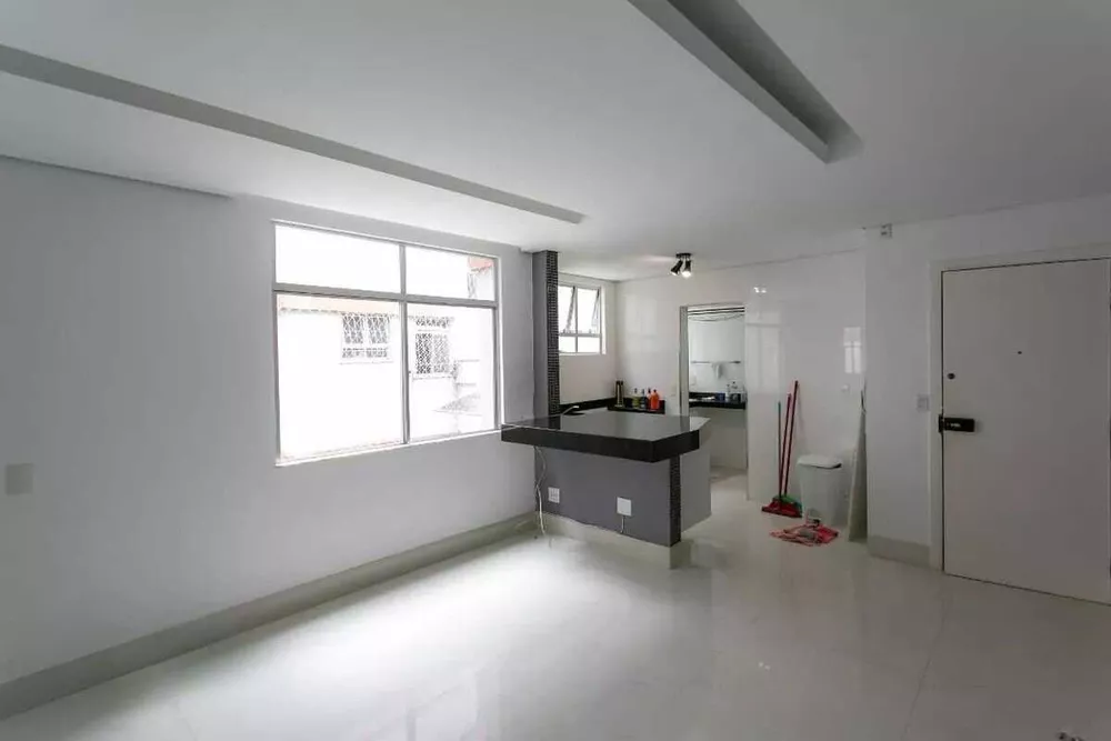 Apartamento à venda com 2 quartos, 66m² - Foto 2