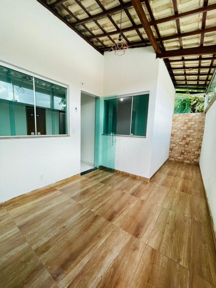 Casa à venda com 2 quartos, 80m² - Foto 1