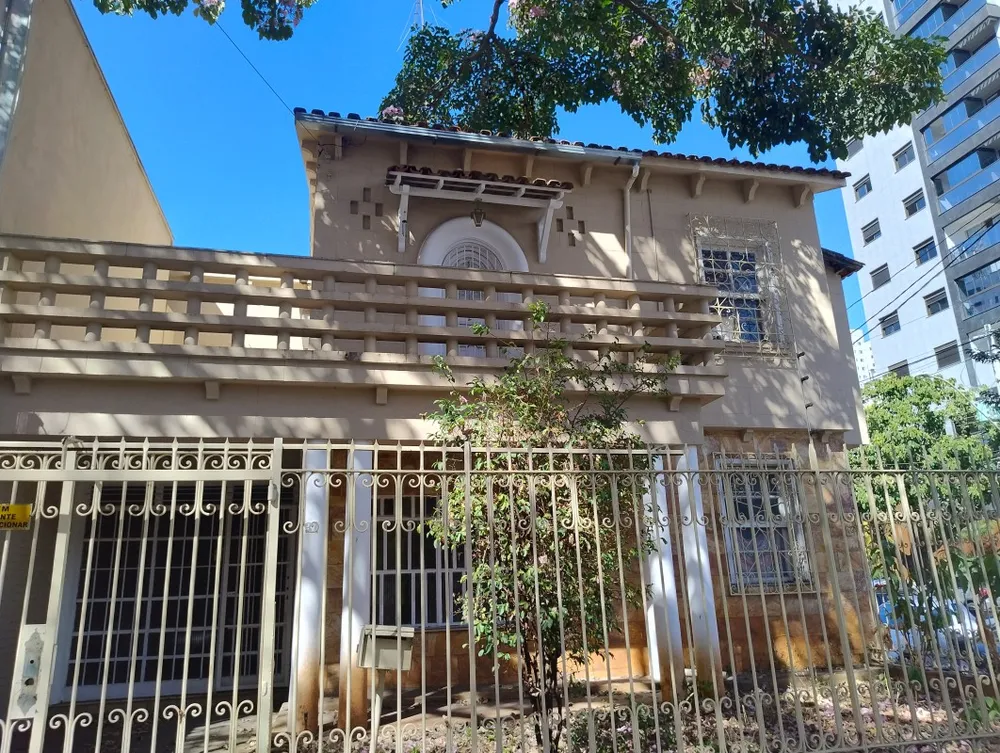 Casa, 5 quartos, 215 m² - Foto 1