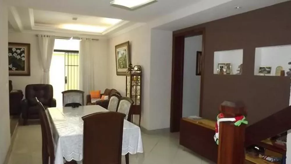 Casa à venda com 3 quartos, 181m² - Foto 3