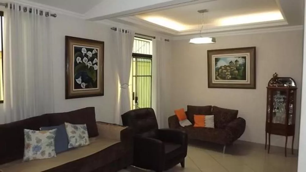 Casa à venda com 3 quartos, 181m² - Foto 1