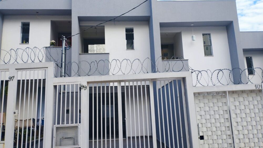 Casa à venda com 2 quartos, 92m² - Foto 1