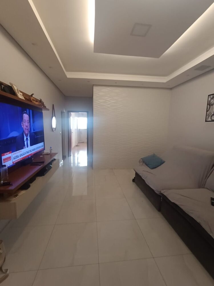 Casa à venda com 3 quartos, 212m² - Foto 1