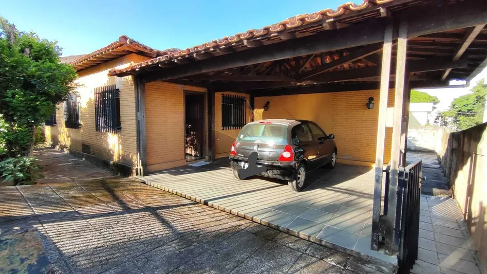 Casa à venda com 5 quartos, 360m² - Foto 1