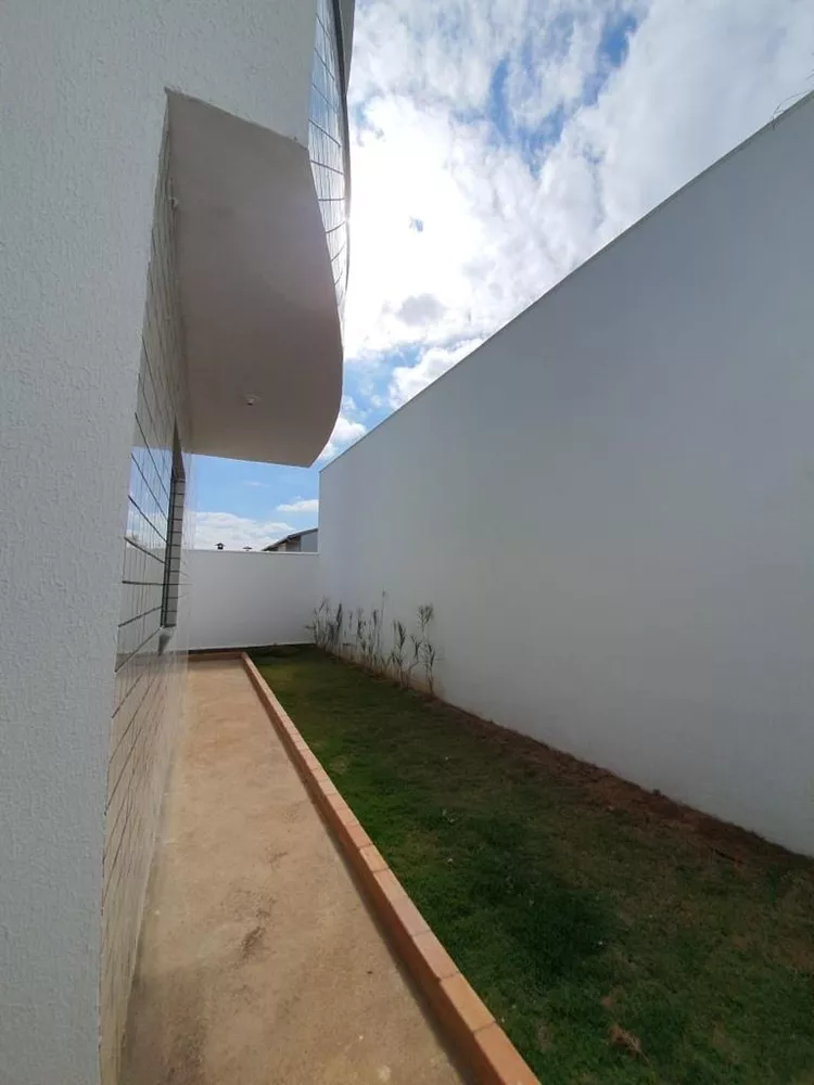 Apartamento à venda com 3 quartos, 75m² - Foto 2