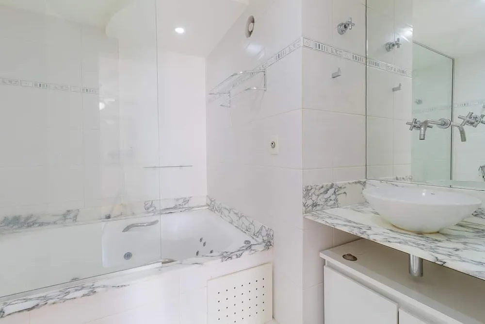 Apartamento, 3 quartos, 210 m² - Foto 2