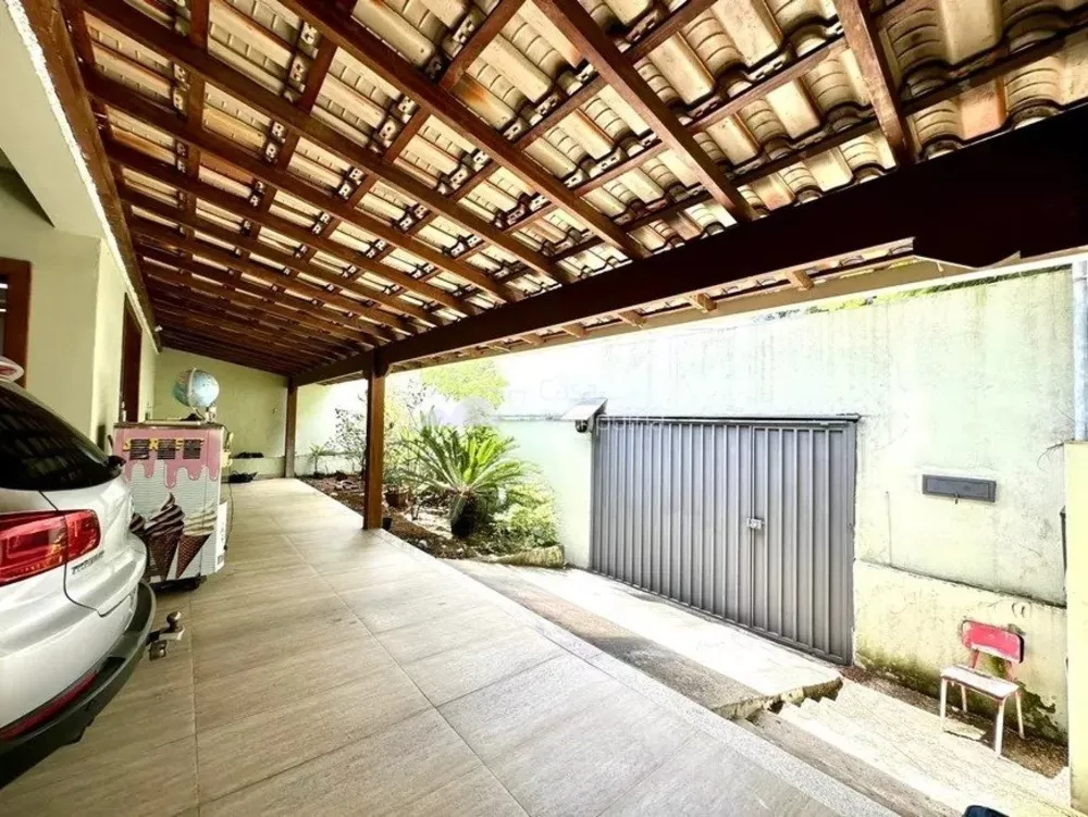 Casa à venda com 3 quartos, 360m² - Foto 2